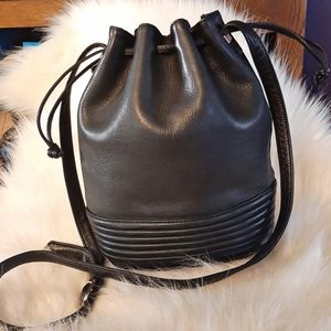 ❤[Chance Encounters] Vintage leather bucket bag.